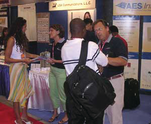 The AES Intellinet staff explains the technology behind their repeater-style signal system to interested dealers.