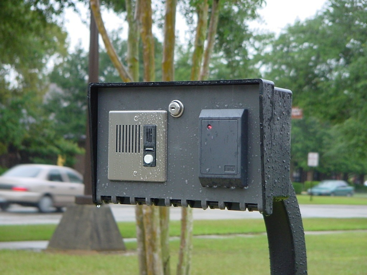 Injectionmolded polycarbonate Housings and steel gooseneck Pedestals