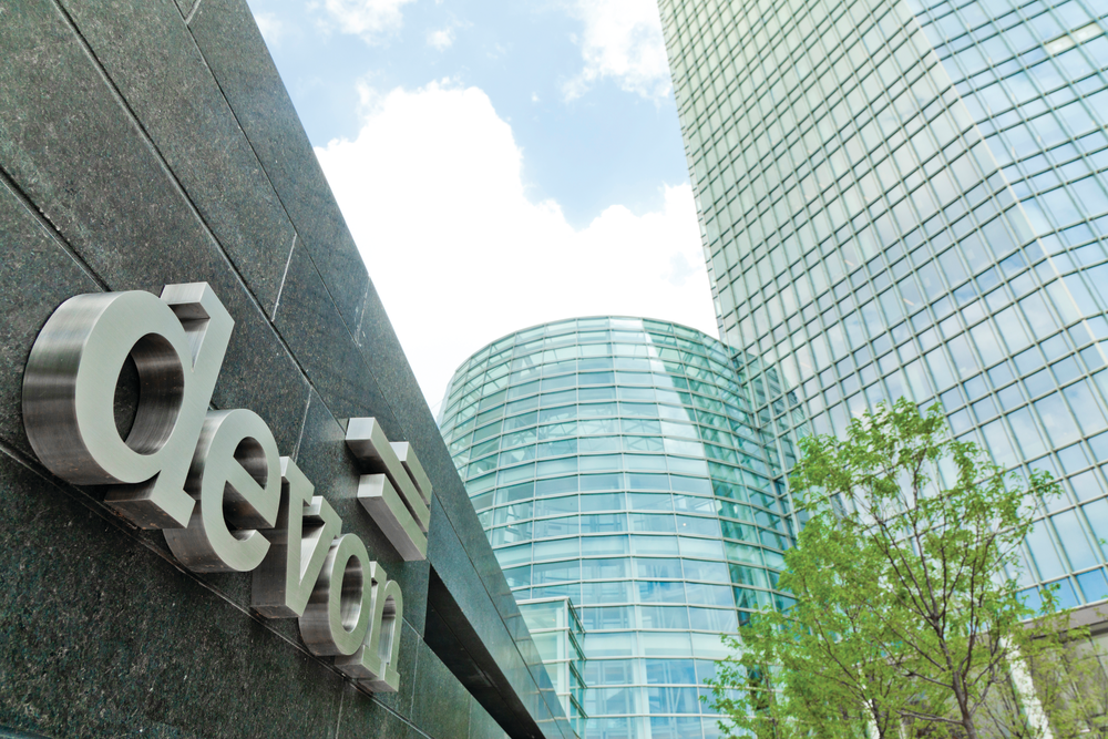 Devon Tower, World headquarters for Devon Energy, is the tallest building in Oklahoma and 20th largest in the United States. The 1.8 million square-foot glass tower provides multi-functional space to more than 3,000 employees, consultants, and contractors.