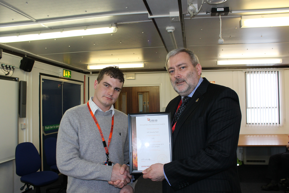 G4S's Luke Pearce accepts the award from BSIA's Trevor Elliott