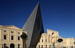 The ‘Militärhistorische Museum’ is the German army’s principal museum. Re-opened in 2011 after extensive modernization and the addition of a contrasting extension designed by US architect Daniel Libeskind, it is one of the three largest museums in Germany and the most up to date military history museum in Europe. The original armory building, dating from 1877, is now ‘cut through’ by a stark modern wedge-shaped addition intended to symbolize Germany’s eventful military history. The ‘Militärhistorische Museum’ is the German army’s principal museum. Re-opened in 2011 after extensive modernization and the addition of a contrasting extension designed by US architect Daniel Libeskind, it is one of the three largest museums in Germany and the most up to date military history museum in Europe. The original armory building, dating from 1877, is now ‘cut through’ by a stark modern wedge-shaped addition intended to symbolize Germany’s eventful military history.