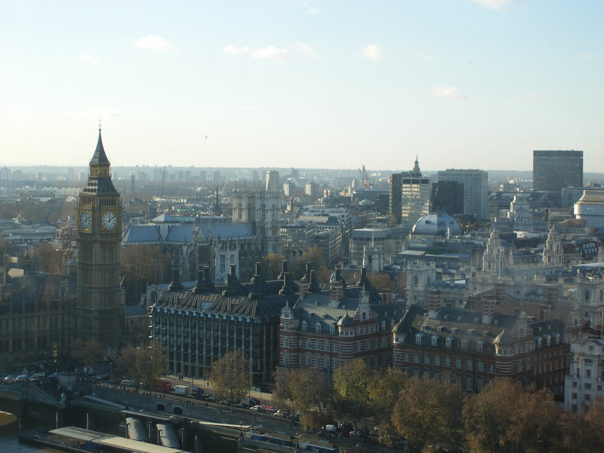 Xtralis is working in cooperation with the London City Police in exploring technology solutions that will allow live transmission of video and audio from central monitoring locations of police vehicles and officer-worn vests.