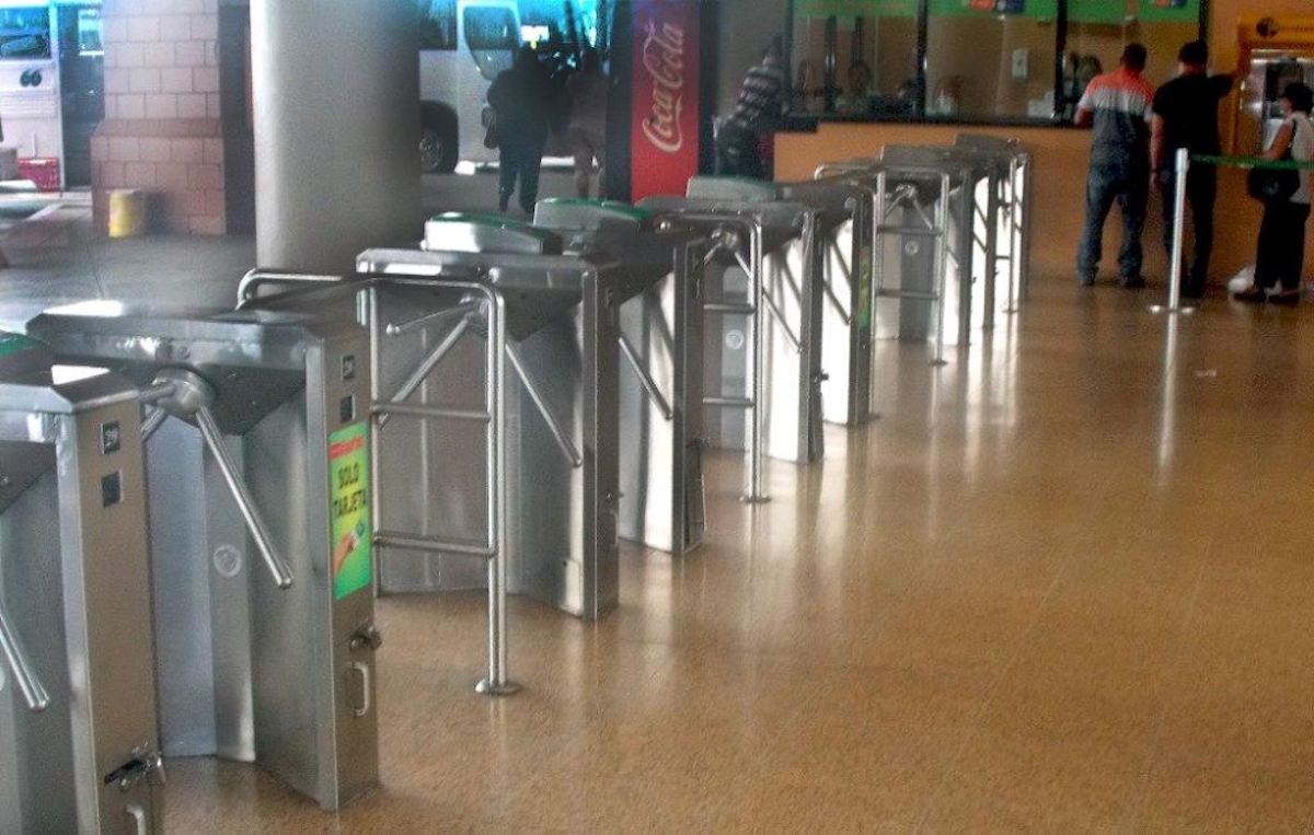 Boon Edam turnstiles offer fast access at Panamanian transport hub
