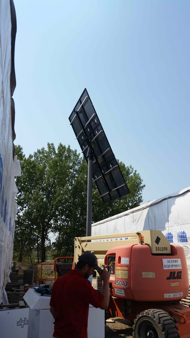 Leading construction developer Deveraux has combined Genetec's Stratocast system with solar power to economically enhance security and operations across multiple sites.