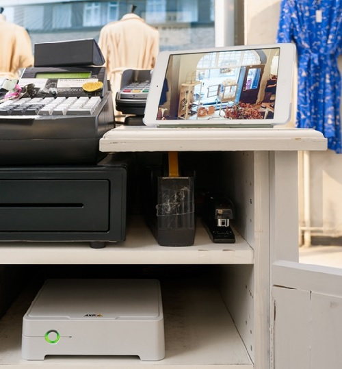 AXIS Companion Line combines a complete, integrated and highly reliable product solution with comprehensive support to installers who call on small businesses.