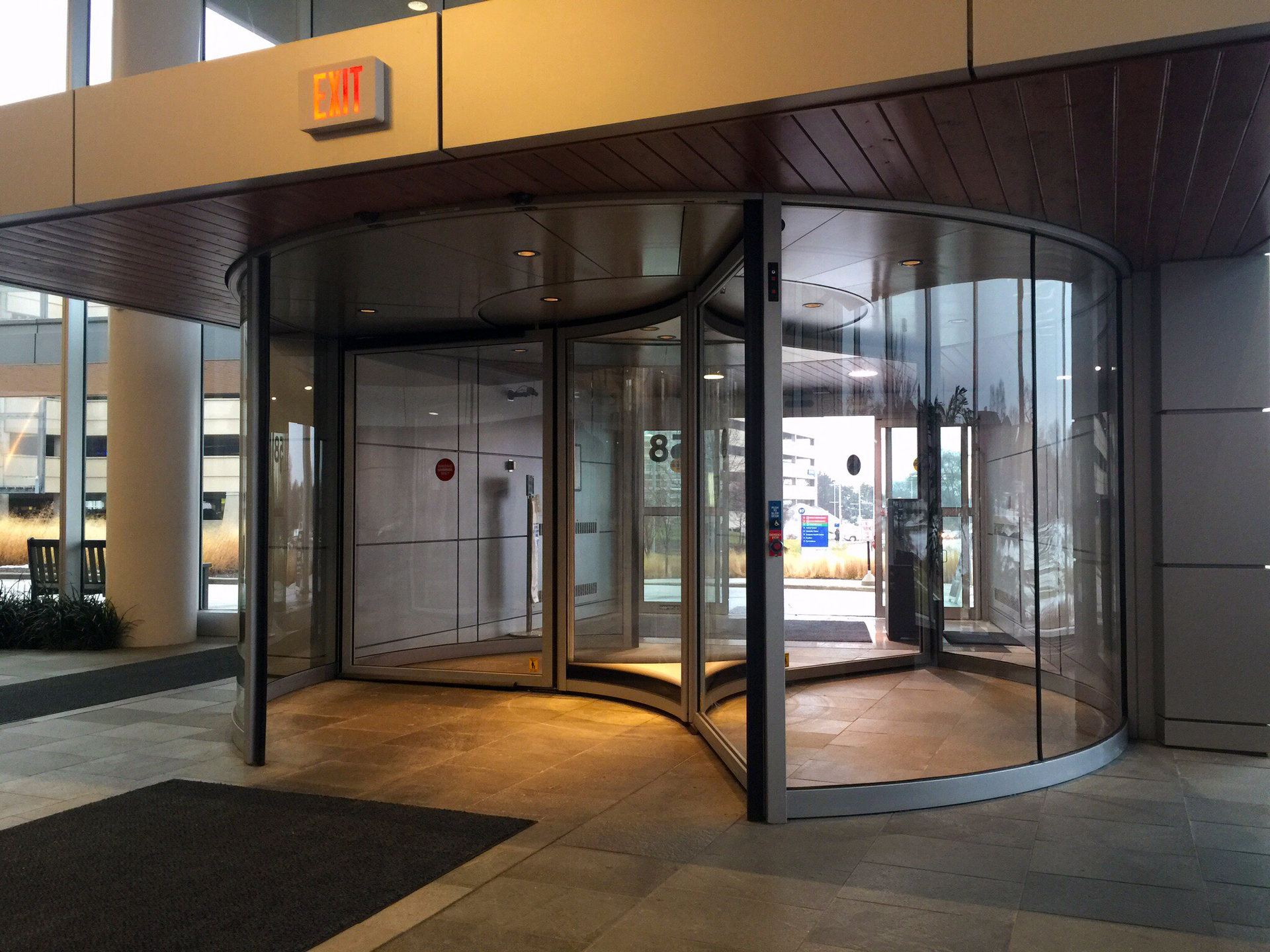 The entrance solution from Boon Edam serves as a vestibule for several entrances at two of the health network&rsquo;s medical facilities. Automatic Entrances of Wisconsin (AEW Inc.) counts the Froedtert installations among the more than 100 Boon Edam large diameter revolving door installations that AEW Inc. has installed for medical facilities throughout the state.