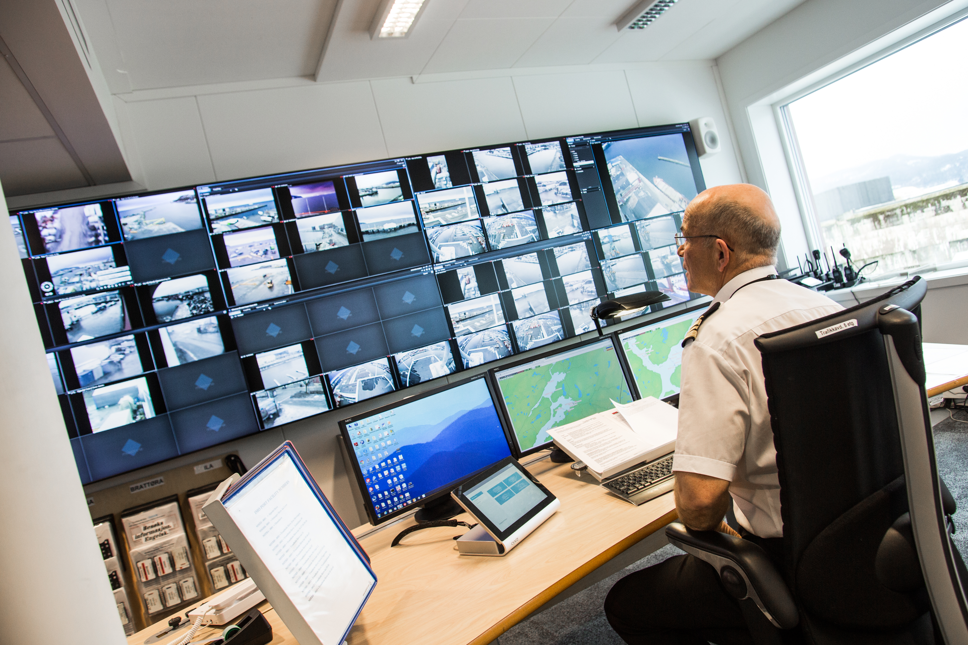 Having instant situational awareness across all monitored locations enables the Trondheim port authorities to not only ensure safety in the harbors, but also protect the environment in instances of oil leaks during ship refueling and catching incidents where strong winds cause ships to become unmoored are major concerns for the port authority.