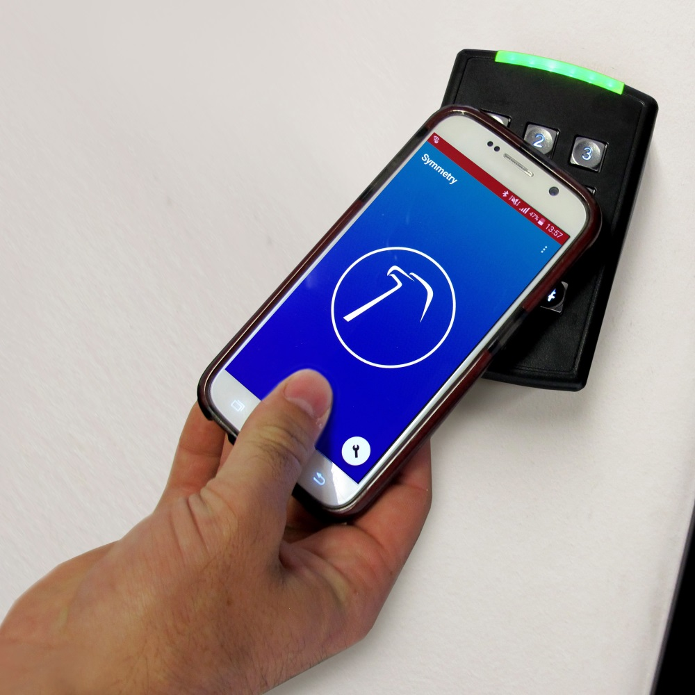 AMAG Technology's Symmetry Blue readers combine Bluetooth Low Energy (BLE) with card reading capabilities to deliver integrated access control for Symmetry customers.
