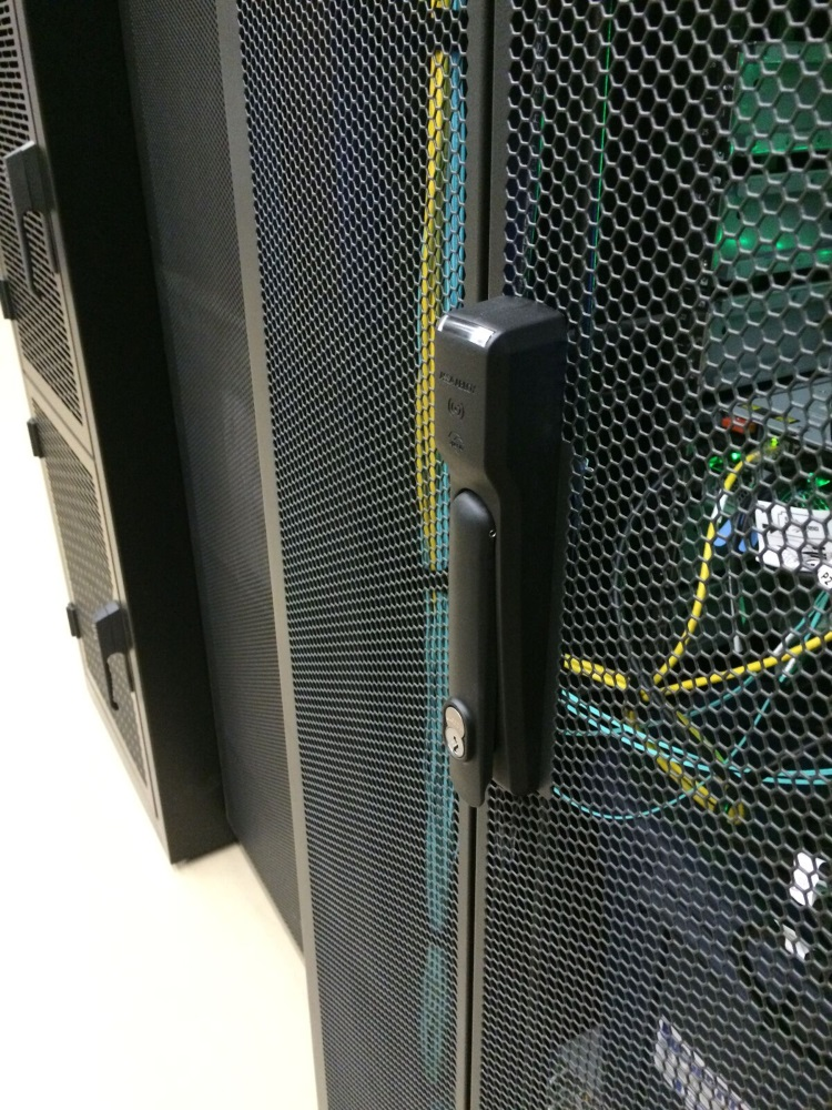 The HES KS100 wireless server cabinet lock brings real-time, single card access control to individual server cabinet doors.