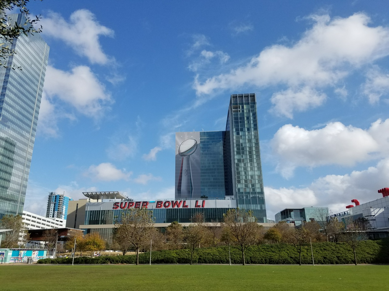 Siklu&rsquo;s EH-600TX radios will be used to transmit video surveillance from the east side of downtown Houston, which will host the Super Bowl LIVE festivities from January 28 to February 5. The outdoor event will include entertainment, music and games and will be held over several city blocks near a 12-acre urban park.