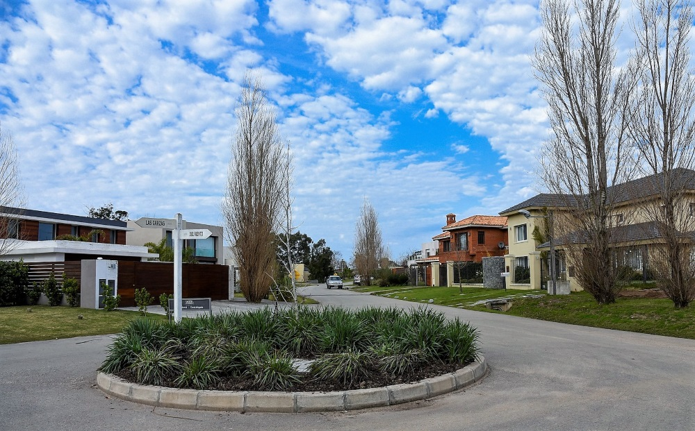 Milestone Systems open platform IP video management software (VMS), is helping the lakeside community of Carrasco Lakes in Uruguay to benefit from better security control.