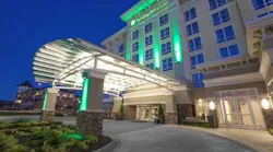 Use of both manual and automatic revolving doors from Boon Edam boost aesthetics while keeping outside elements out for Heart of America Group hotels and restaurants.