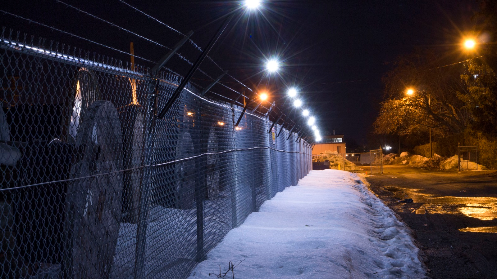 Senstar's LM100 hybrid perimeter intrusion detection and intelligent lighting system has received the Fixture Seal of Approval (FSA) from the International Dark Skies Association (IDA).