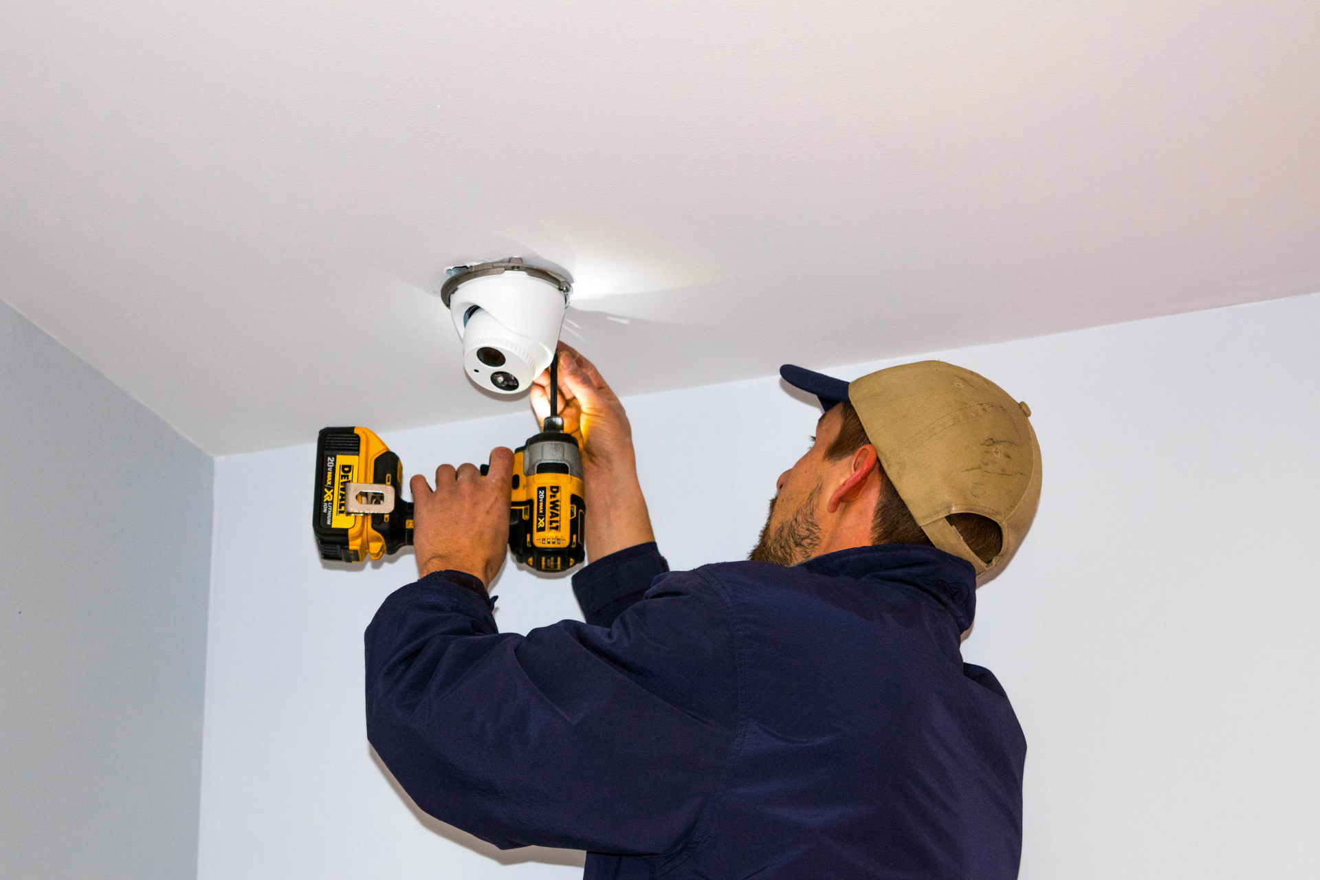 According to a survey, there are few software options that empower field technicians to upsell or sell new service contracts.