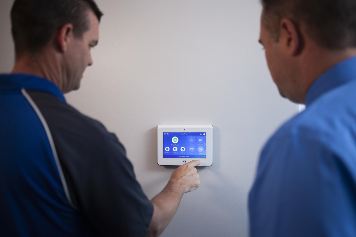 ADT has agreed to sell its Canadian operations to Vancouver-based telecommunications firm Telus for CAD 700 million ($527 million).