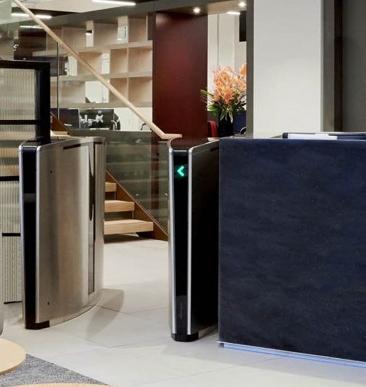 A revived office building in London, 40 Lime Street, has installed an all-glass Crystal TQ revolving door from Boon Edam at the main entrance, in addition to two sets of the company's Speedlane Slide optical turnstiles for increased lobby security.