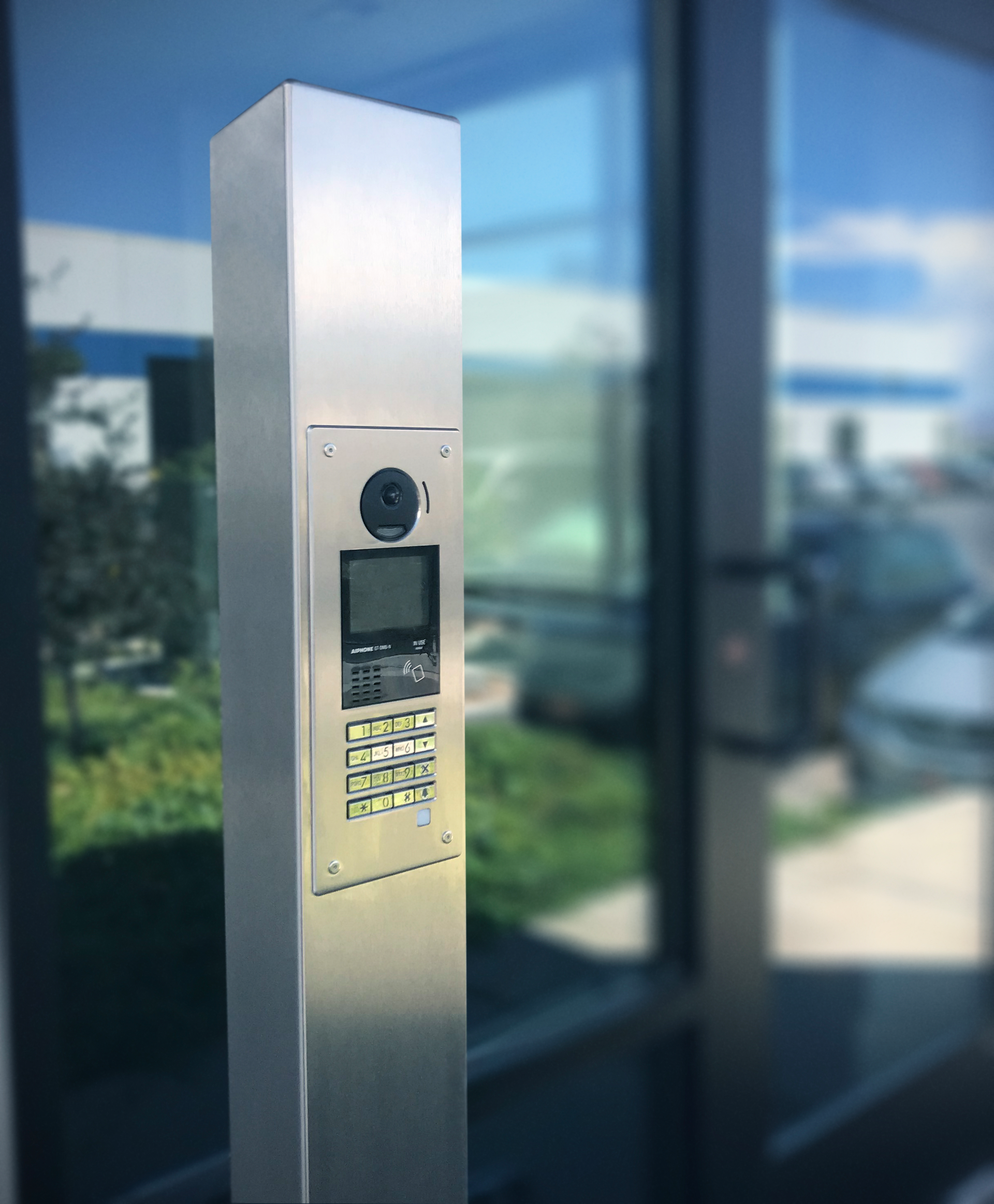 Pedestal PRO&rsquo;s 64TOW-AIP-001-304 is a beautiful, low-profile, brushed stainless steel tower designed to accommodate the Aiphone GT-DMBN-SSP Video Entry Station component.