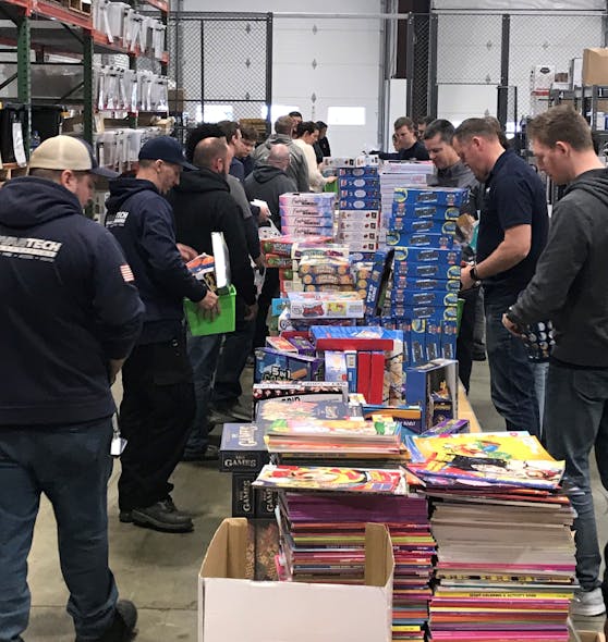 Advantech employees filled buckets with toys and games for children in need.