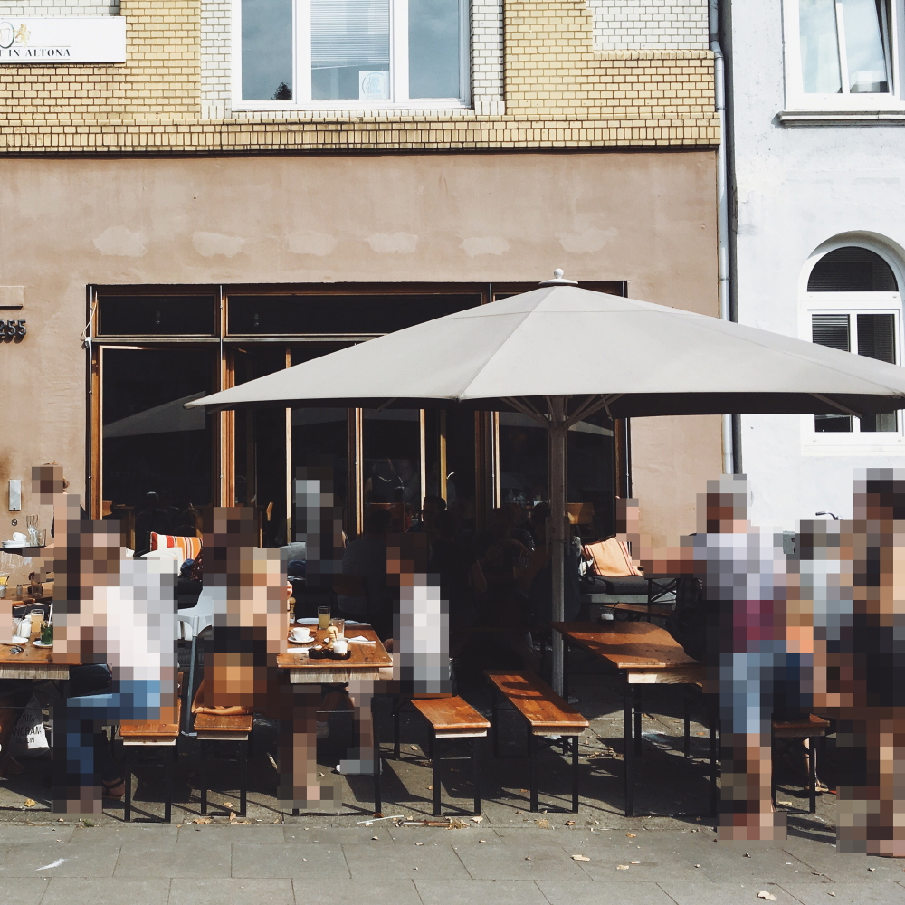 Available on-demand for the Genetec Security Center unified platform, the KiwiVision Privacy Protector automatically obscures individuals&rsquo; faces caught within a camera&rsquo;s field of view, so security operators only see what they need to see.