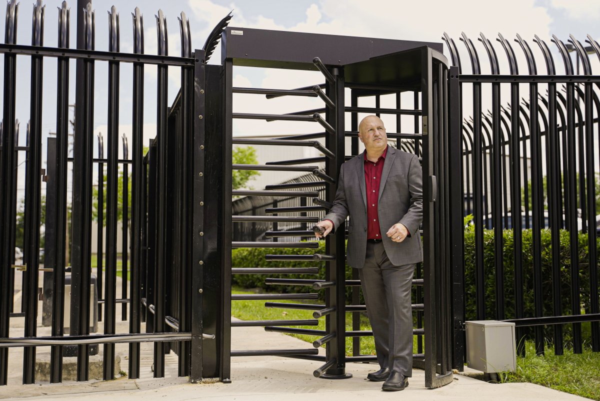 In the last several years, the Jack Evans Police Headquarters building (named after the 53rd mayor of Dallas) has been upgrading its physical security using a layered approach to ensure the safety of officers and visitors 24/7. The most recent addition is a brand-new fence line fortified with vehicle gates and Boon Edam Turnlock full height turnstiles to control pedestrian access into secured parking areas.