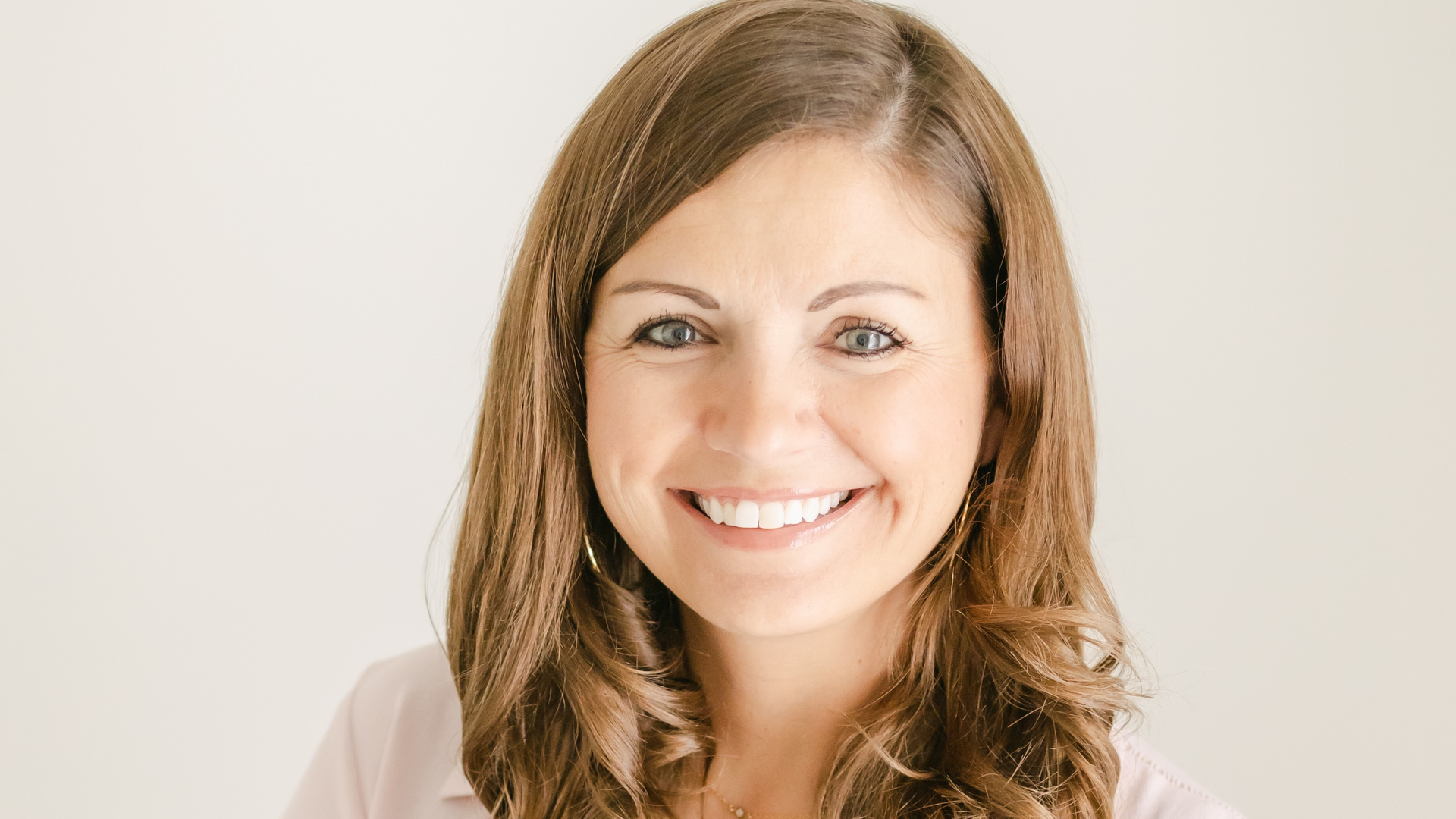 Lindsay Martin Nez Headshot 63c6cbeadfc16