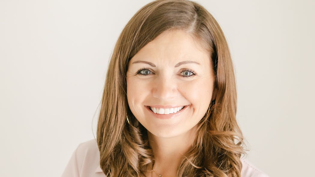 Lindsay Martin Nez Headshot