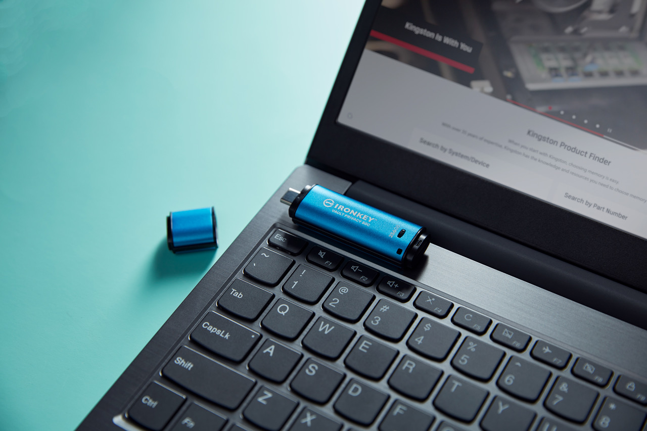 Kingston Iron Key Vp50 C Lifestyle