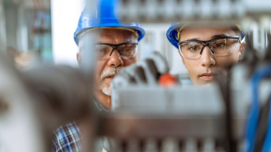 Sia Apprenticeship Program 887x488 646cc5c382d5d