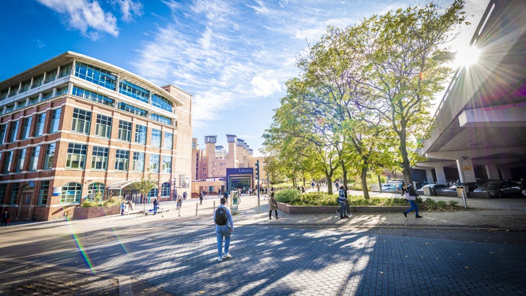 Thumbnail Coventry University Building Fbl William Morris Library Entrance Students Walk Trees 5980