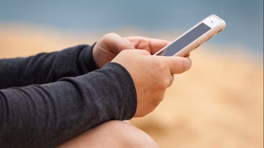 The Li-Fi industry has been calling on phone makers and other device manufacturers to embed Li-Fi. So far it hasn't happened. PureLiFi, Fraunhofer, and others hope that 802.11bb dials up a difference.