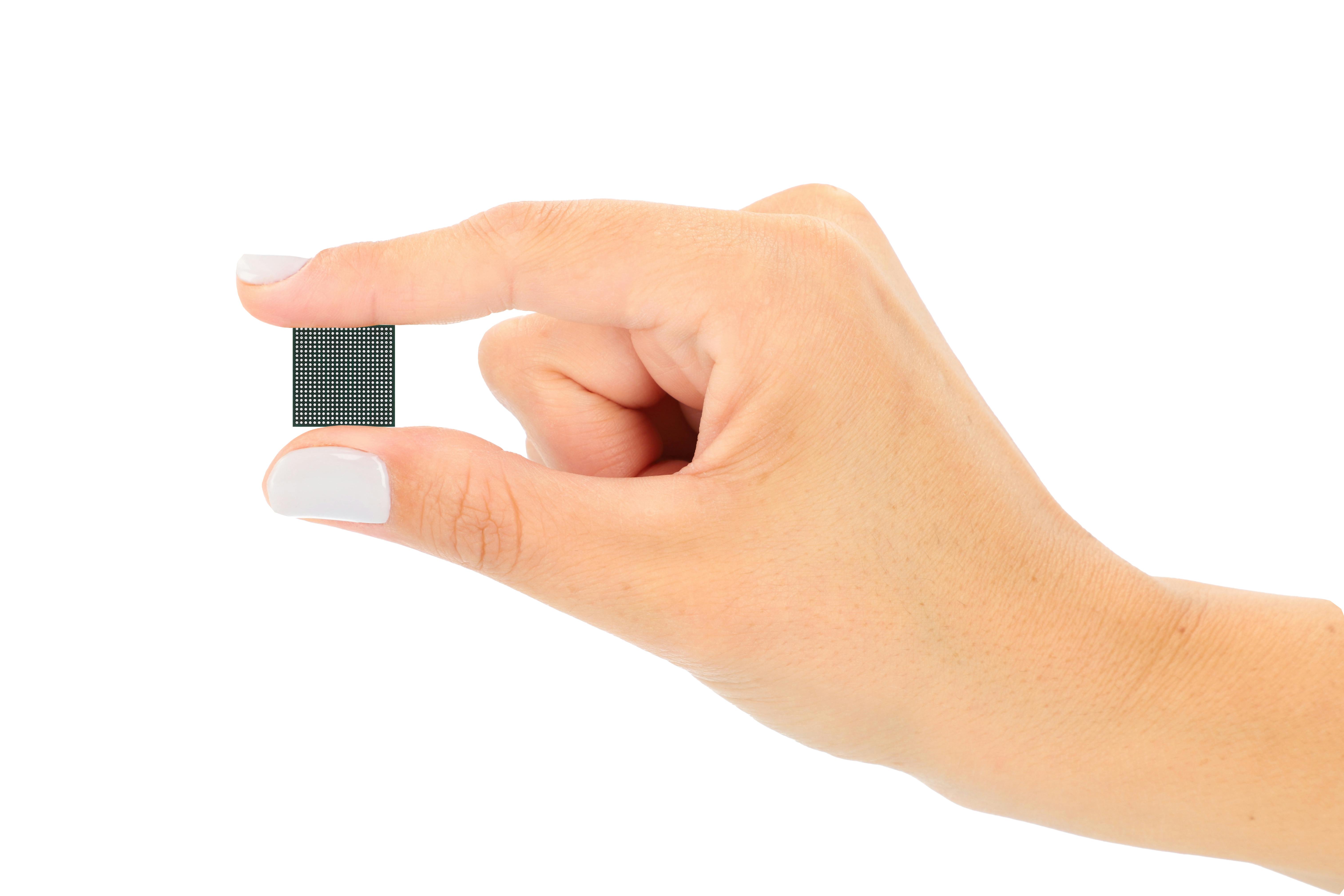 hailo15h_held_in_hand