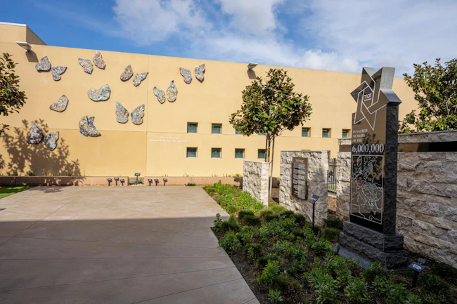 ocrlholocaust012705lo1