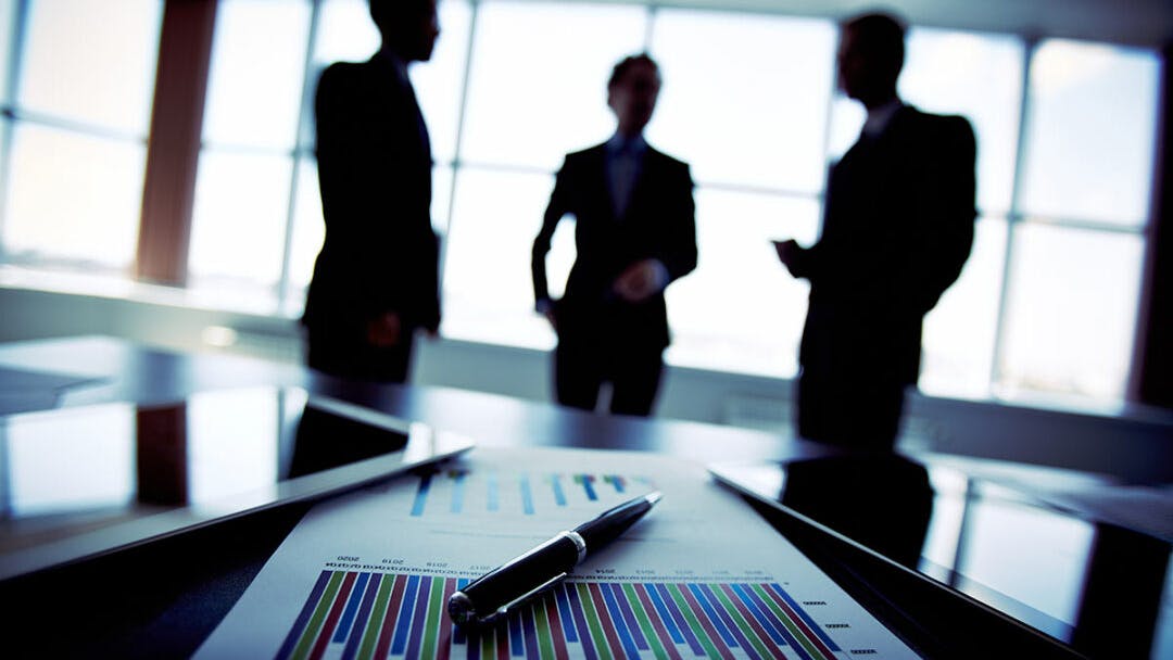 businessmeninshadows_1200px1080x675