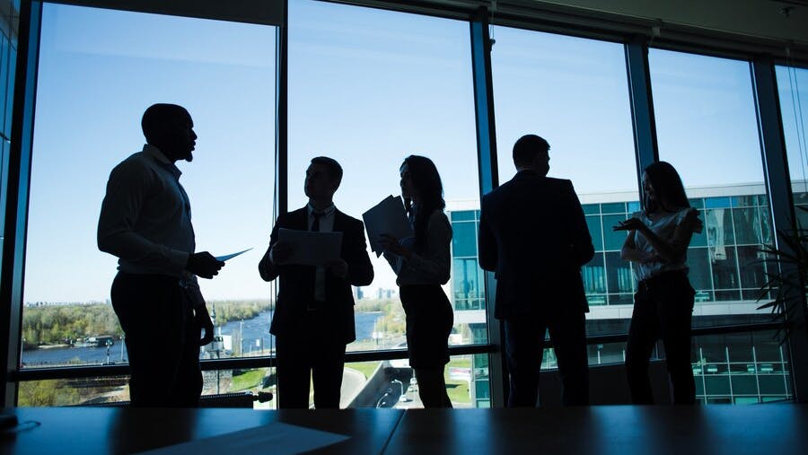 66c3991dad2c722d9b62fd22 Silhouettesbusinessteam 232147626312