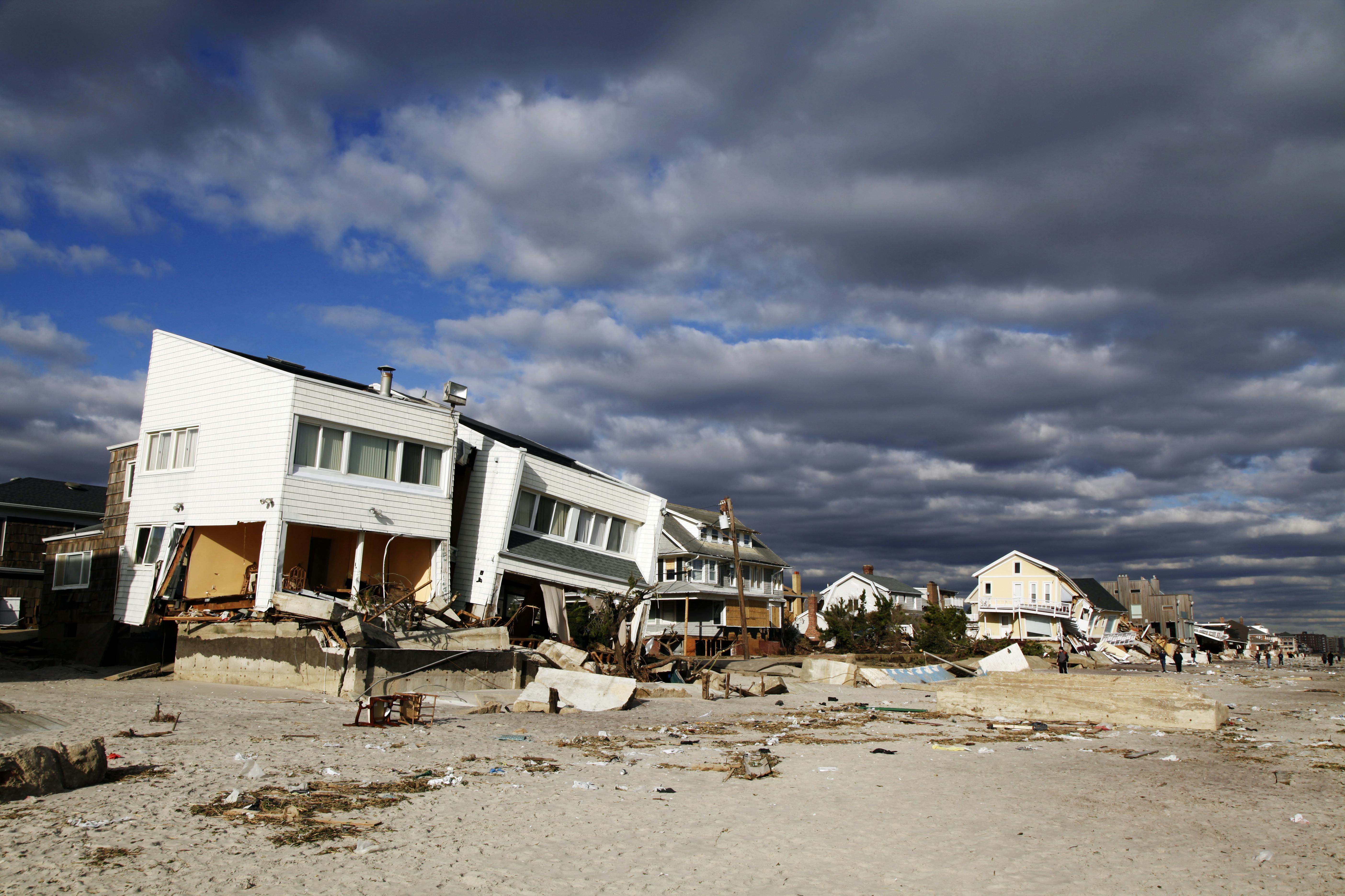 By using hurricane-related terms and associating themselves with disaster relief, these domains aim to create a sense of urgency, making it more likely that victims will fall for the phishing schemes.