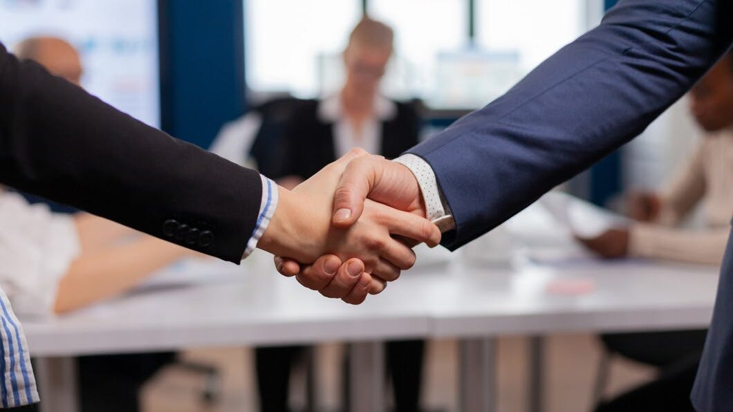 670ff3a807977ecdee7c96af Satisfiedbusinessmancompanyemployerwearingsuithand