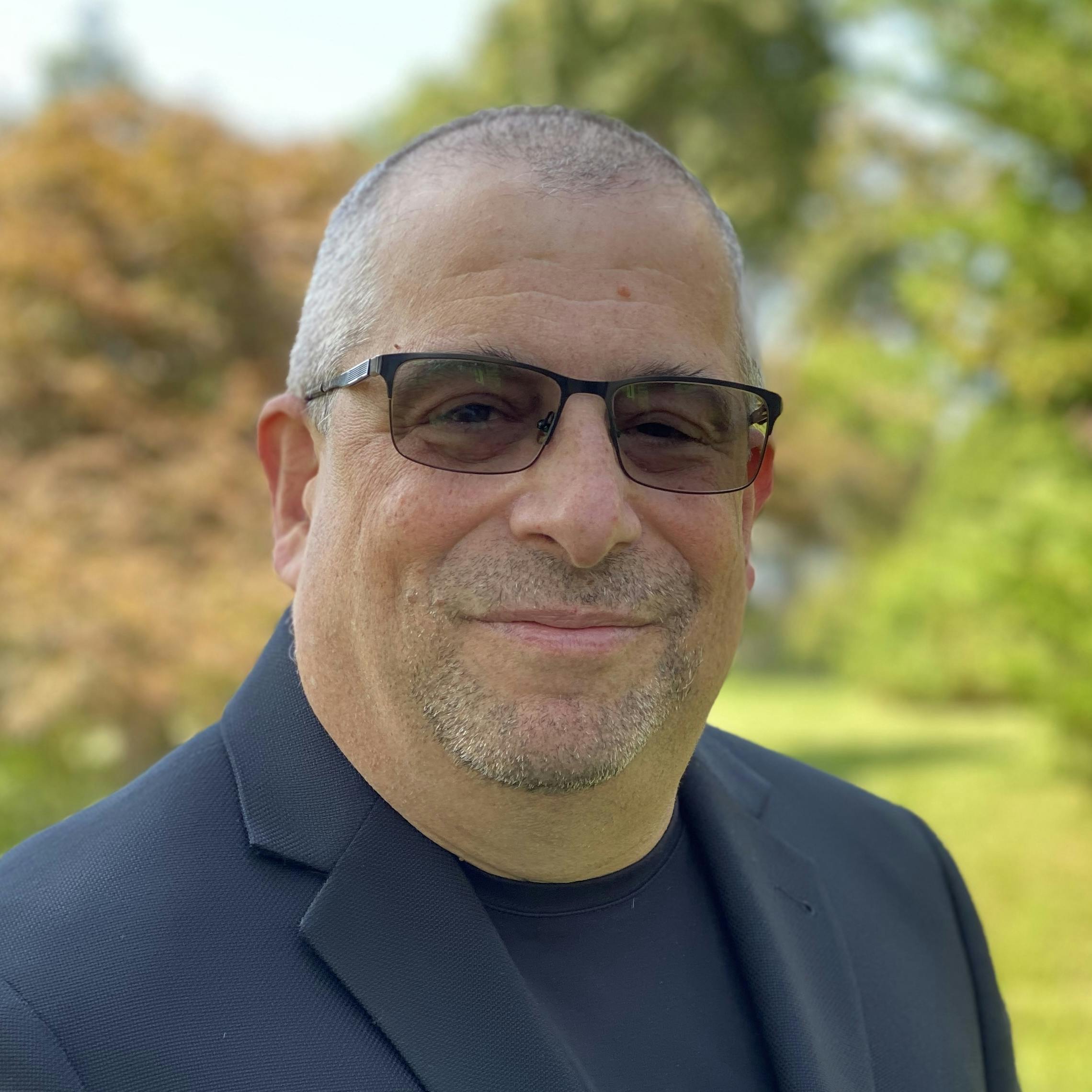 gollotti_casual_headshot