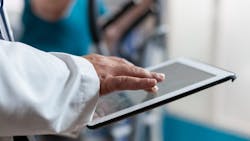 6721172bc5803319f82fa8e3 Closeupdoctorusingdigitaltabletwithtouchscreen 482 6721172bc5803319f82fa8e3 Closeupdoctorusingdigitaltabletwithtouchscreen 482