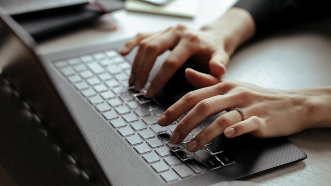673cdb2f14fa9293c38fd514 Beautifulyoungwomanhomeofficeworkingfromhometelewo