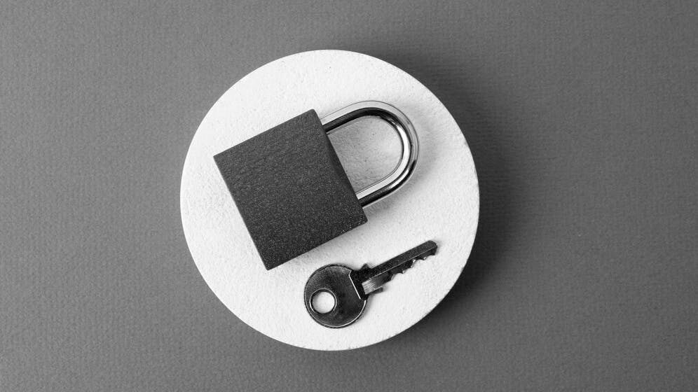 678fc4077c8a861979edd1aa Keyindoorsstilllife 232151011296