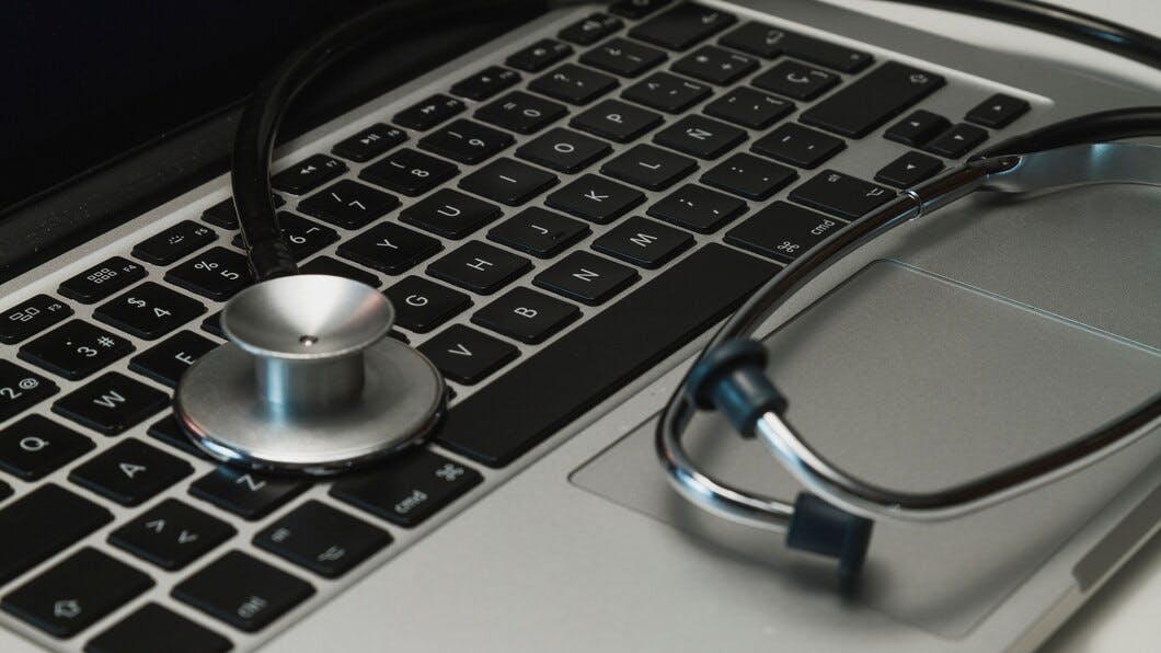 678ff603192fd934c11101d3 Stethoscopelaptop 232147612266