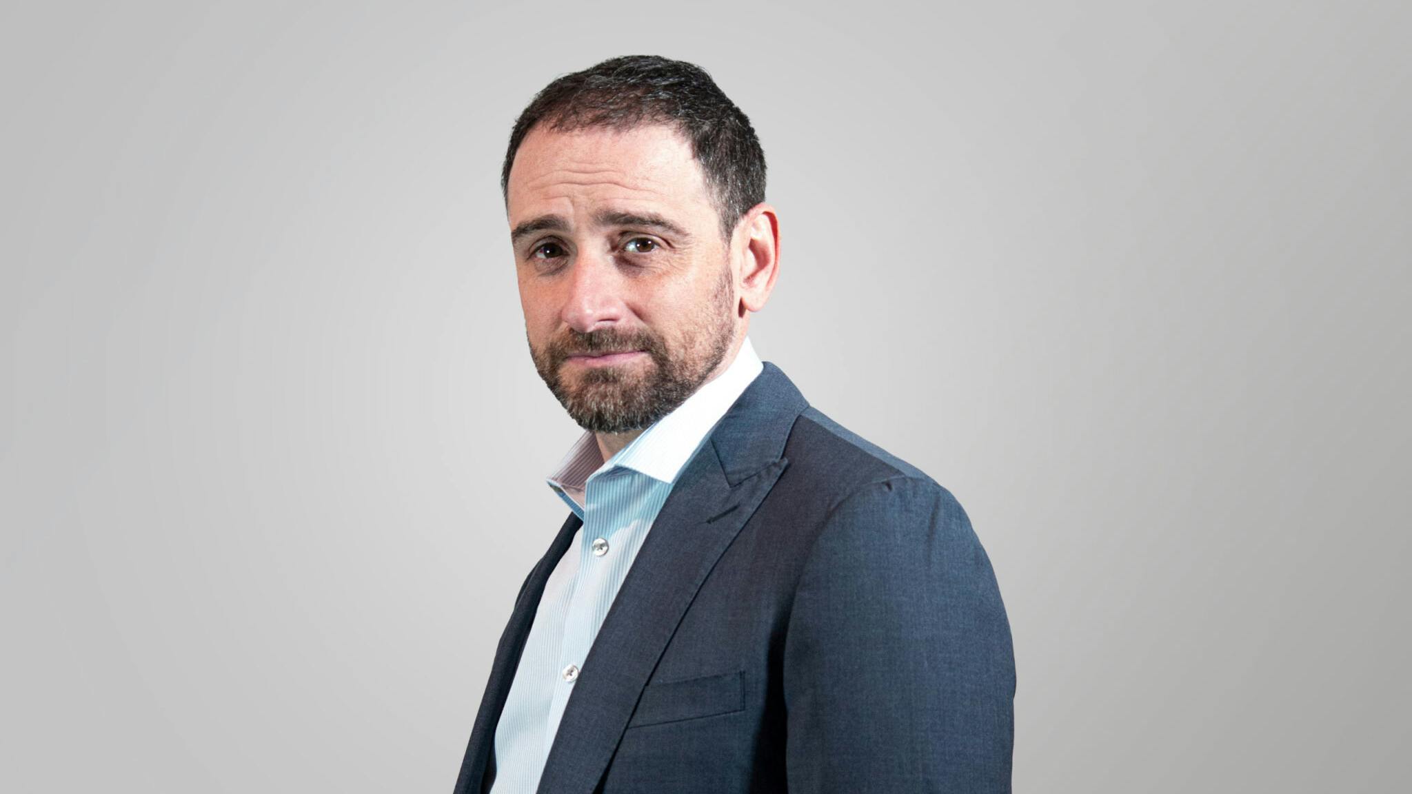 67b61b3fba4f186612a7e450 Zbheadshotsvince2048x1366