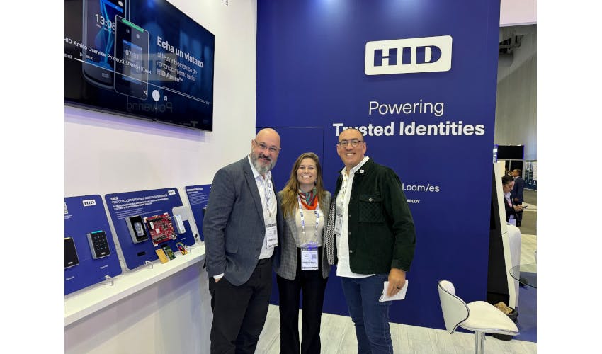 Lee Odess (right) joins HID's Rog&eacute;rio Coradini and Carolina Restelli at the HID Global booth during Expo Seguridad M&eacute;xico, Latin America&rsquo;s leading security industry conference.