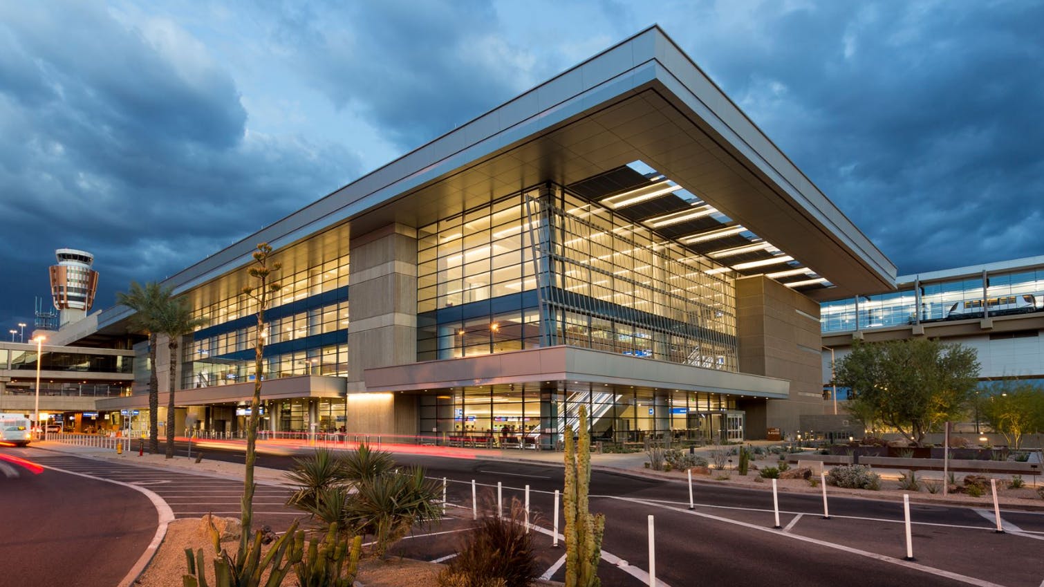 Phoenix Sky Harbor International Airport (PHX)