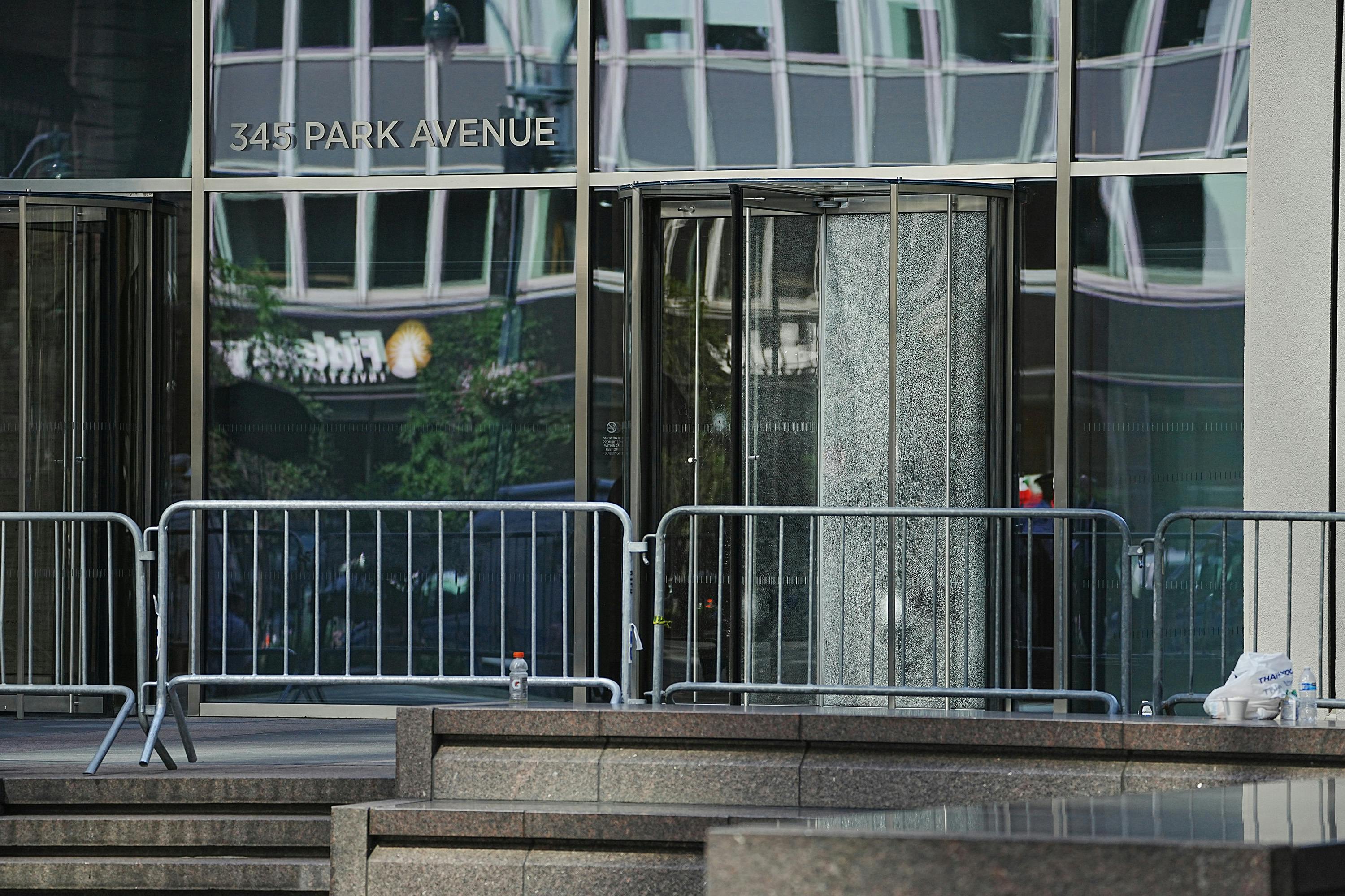 Aland Etienne, the security guard murdered in a mass shooting in the lobby of a Park Ave. skyscraper, spent the final moments of his life trying to save others, NYPD officials revealed Wednesday.