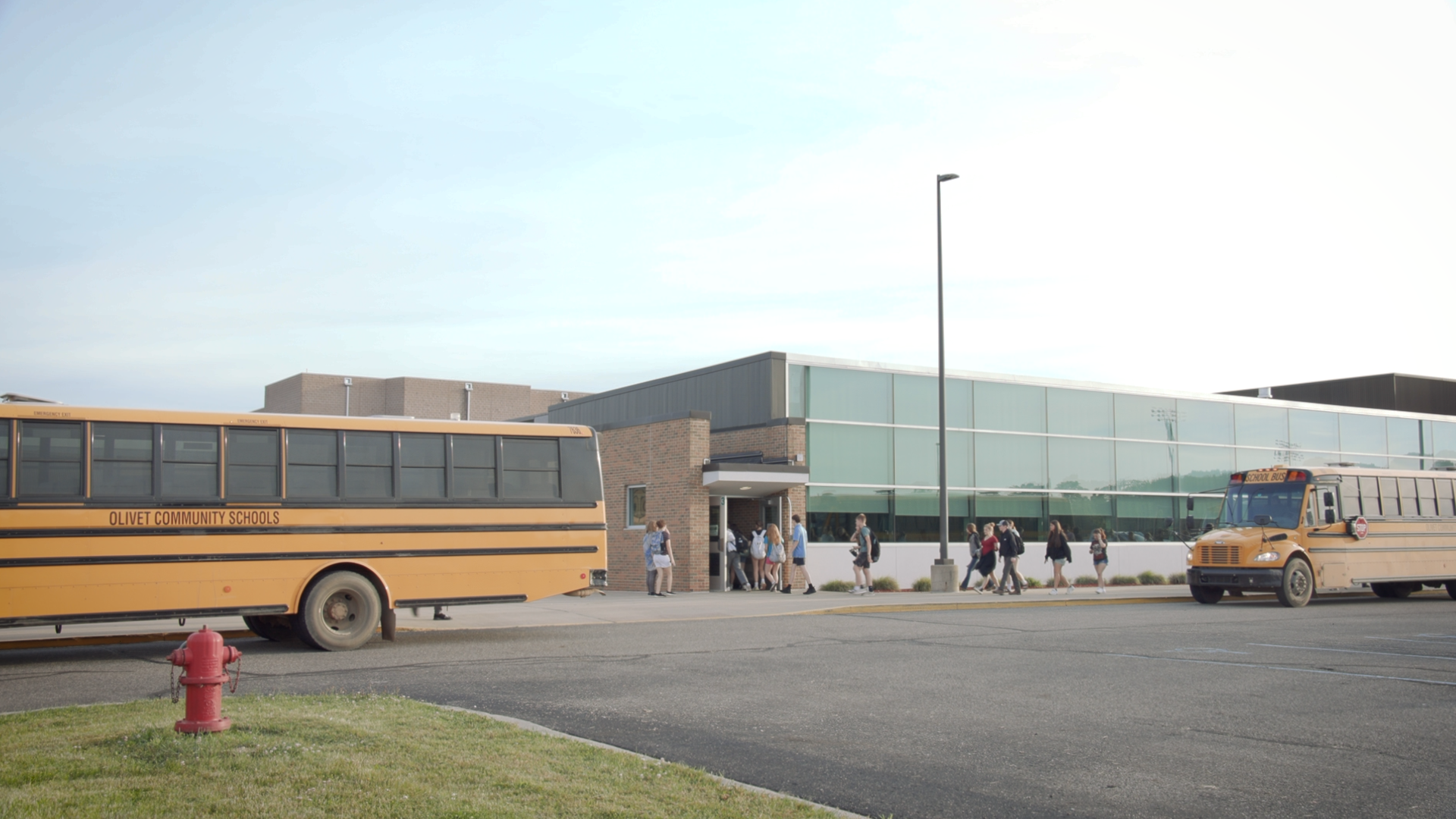 695c3e8b7120e21f77ecb474 School Exterior