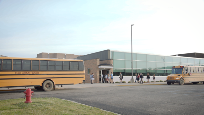 695c3e8b7120e21f77ecb474 School Exterior