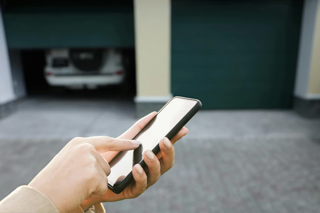 69bad9790fa65a753ea1826a Smart Garage Door