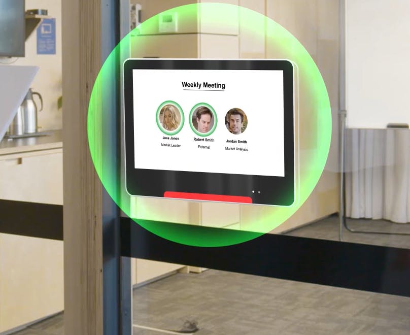 Safetrust demonstrates an Aliro Enterprise physical badge working alongside mobile credentials across multiple access systems.