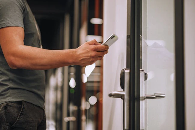 Mobile credentials are reshaping access control, but without centralized context and oversight, organizations may still lack visibility into who is on site and why.